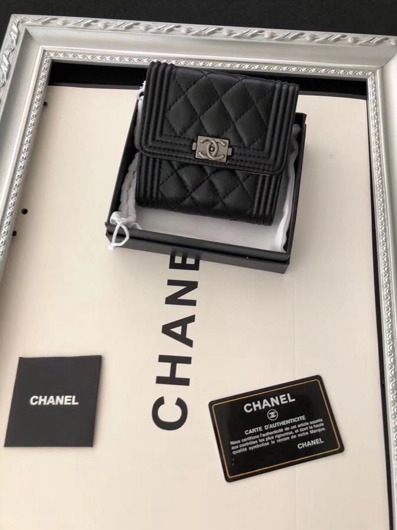 CHANEL 샤넬 2020 여성용 보이 지갑 블랙