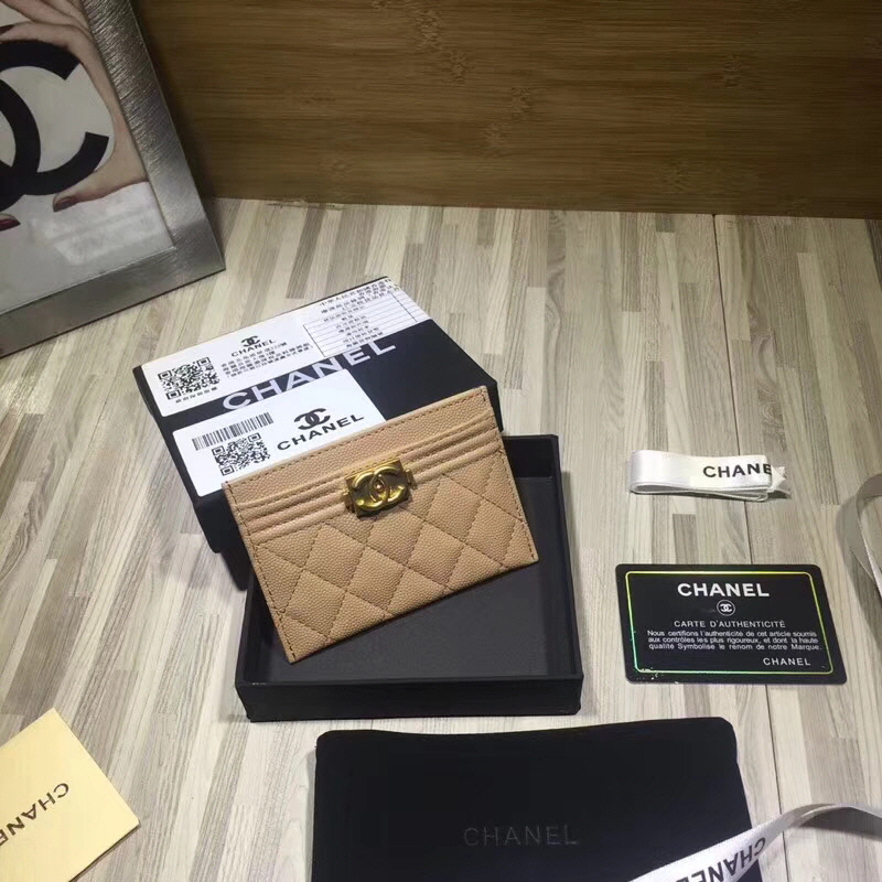 CHANEL 샤넬 2020 여성용 램스킨 보이 카드지갑 블랙금장,은장