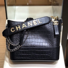 CHANEL  샤넬 가브리엘 호보 레더 숄더백