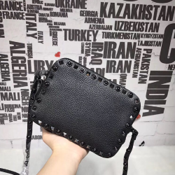 VALENTNIO 발렌티노 락스터드 크로스백 20CM V50165