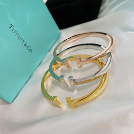 13위 TIFFANY&CO 티파니앤코  T 스퀘어 브레이슬릿 팔찌