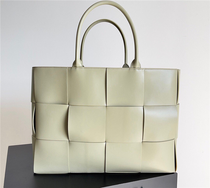 BOTTEGA VENETA 보테가베네타 토트 BV5066