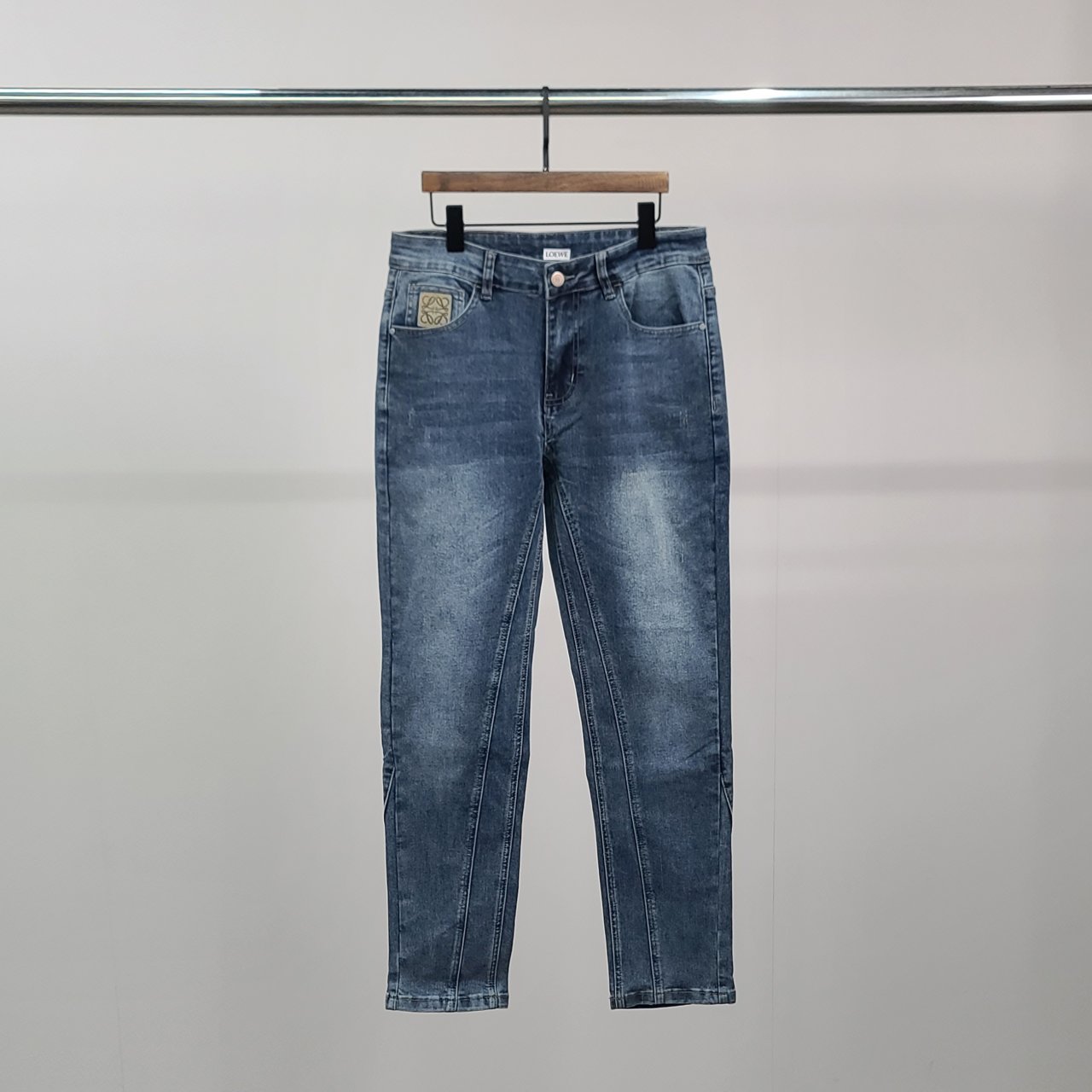LOEWE 로에베 아나그램 절개 워싱 청바지