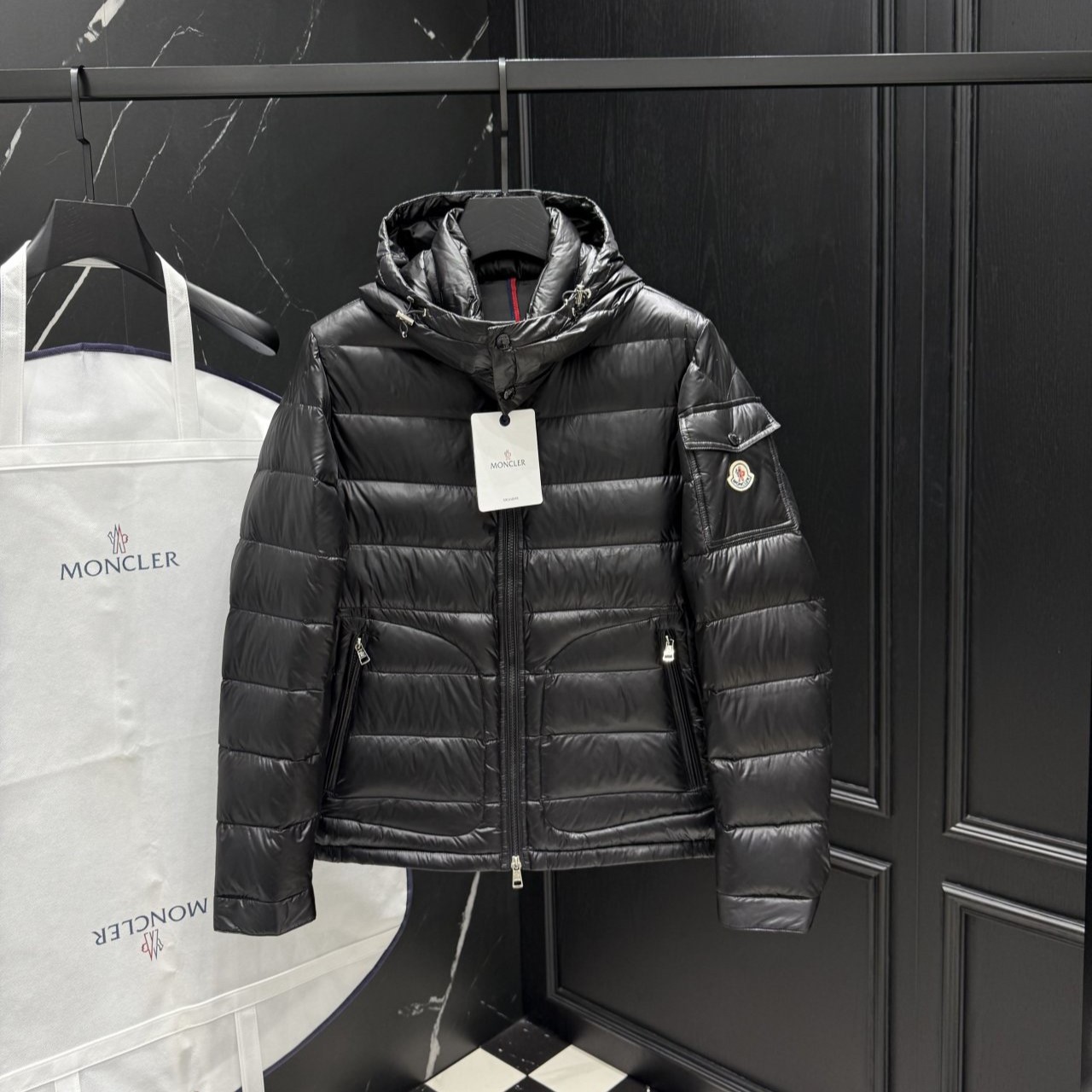 MONCLER 몽클레어 바디 다운 패딩 자켓 2COLOR