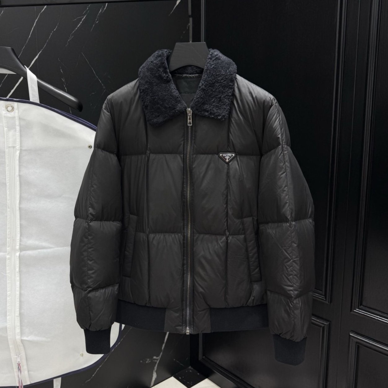 PRADA 프라다 시어링 다운 패딩 자켓