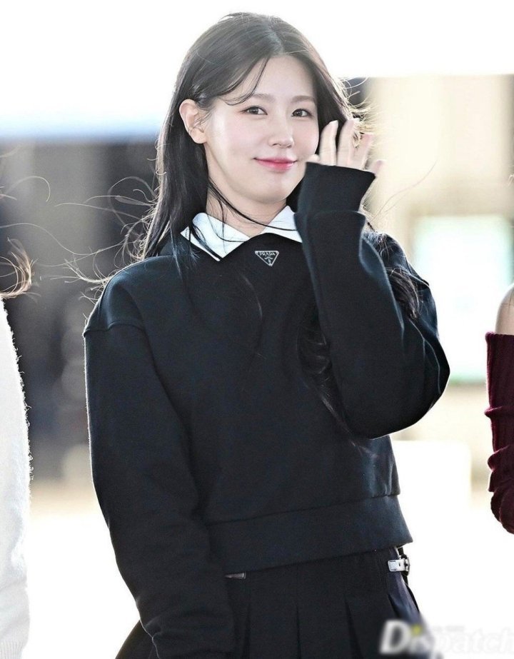 PRADA 프라다 트라이앵글 넥플레이트 커플 맨투맨