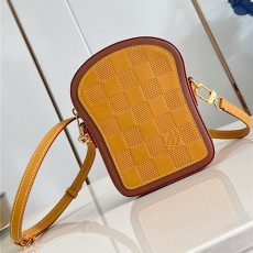 LOUIS VUITTON 루이비통 토스트 웨어러블 미니 크로스백 M26984