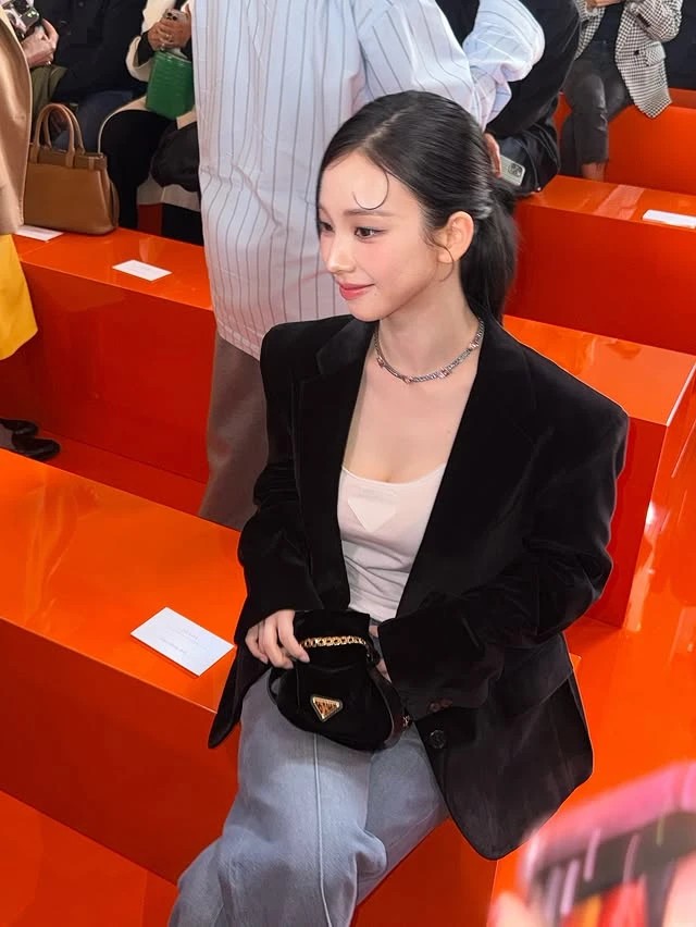 [에스파 카리나] PRADA 프라다 스몰 버킷백 1BE088