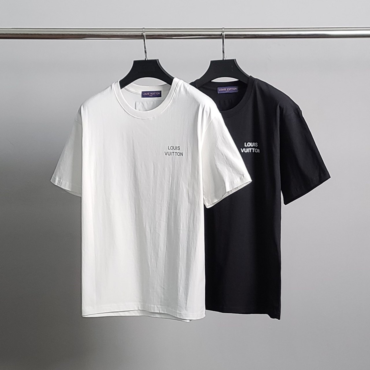 ●2월 판매 11위● LOUIS VUITTON 루이비통 클래식로고 라운드 반팔티